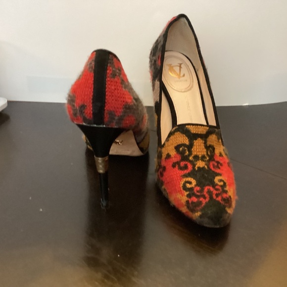 Vince Camuto Signature Tapestry pump - Picture 4 of 4